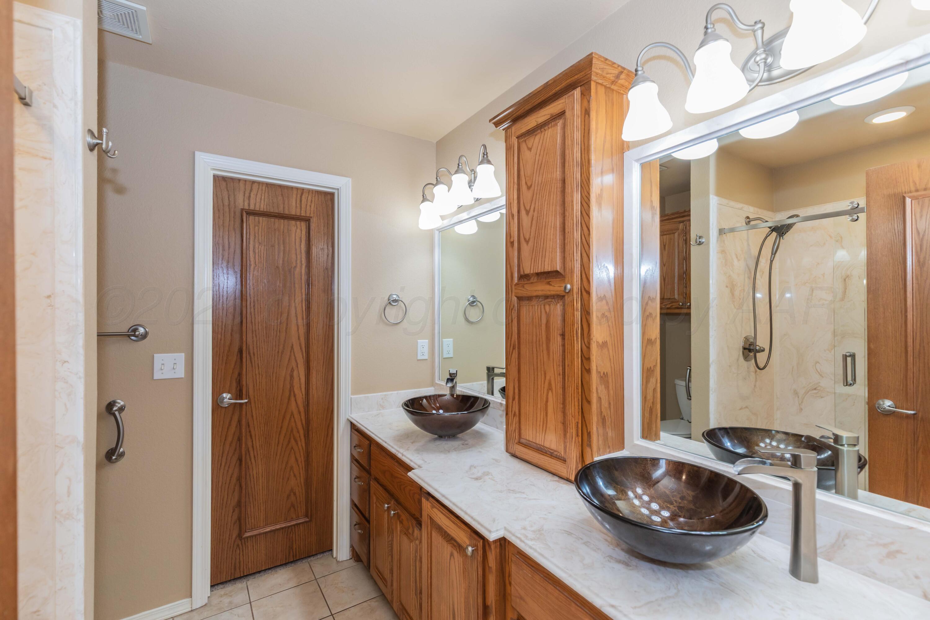 4519 Ida Louise Court Amarillo, TX 79110 - Photo 15 of 28 MASTER VBATH VIEW 1