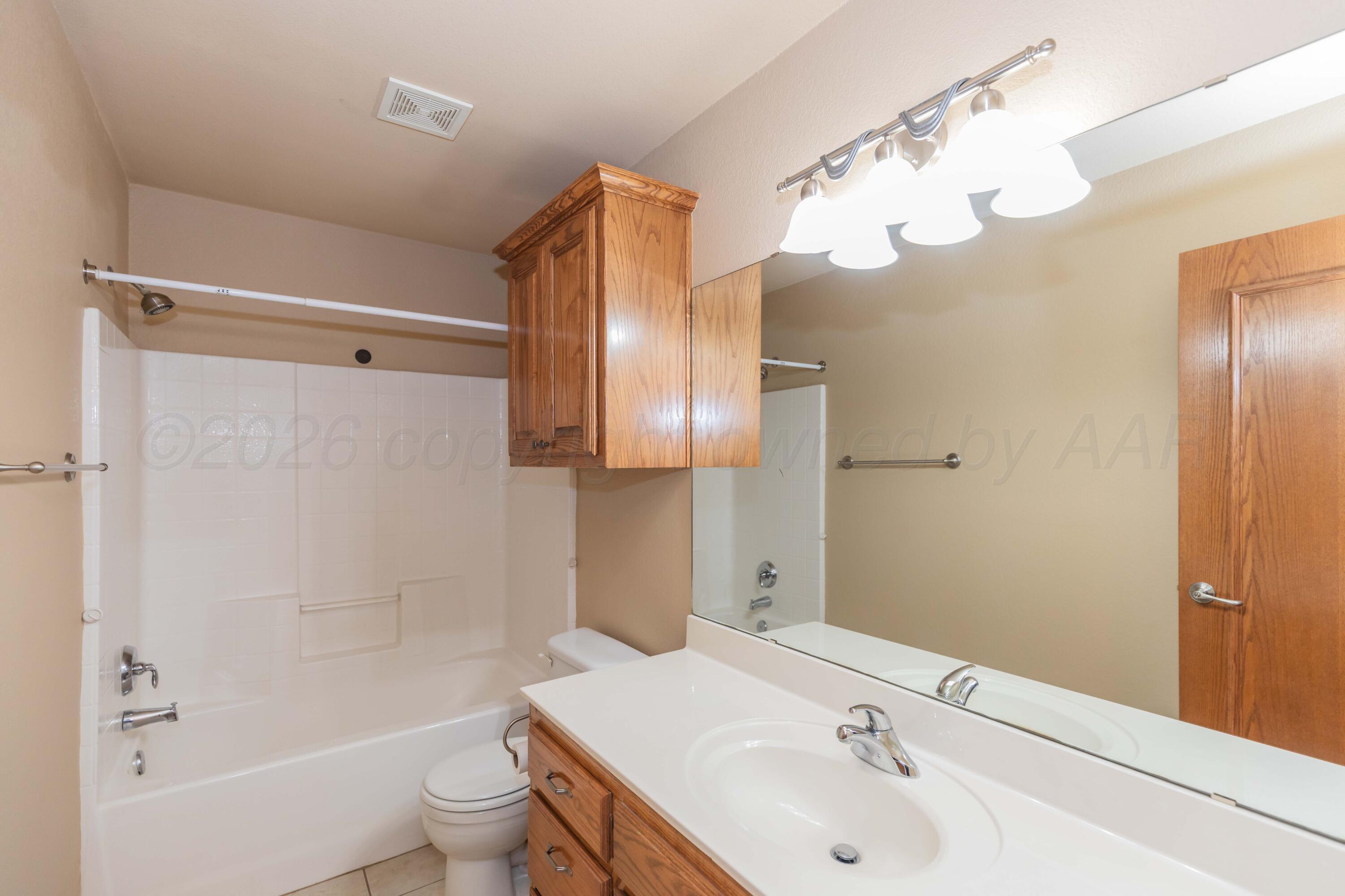 4519 Ida Louise Court Amarillo, TX 79110 - Photo 19 of 28 BATHROOM 2 VIEW 1