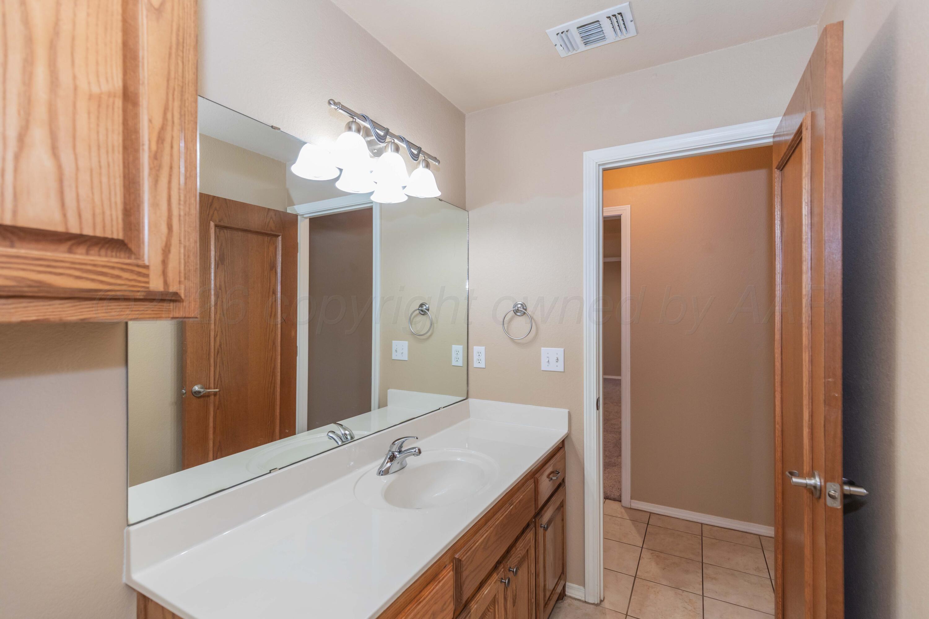 4519 Ida Louise Court Amarillo, TX 79110 - Photo 21 of 28 BATHROOM 2 VIEW 3
