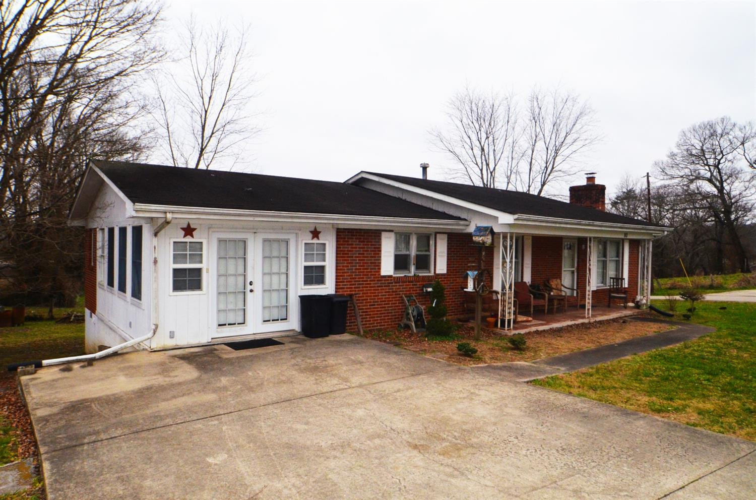 80 Overlook Road Irvine, KY 40336 - Photo 3 of 20 Central heat/air and KU electric!! The d