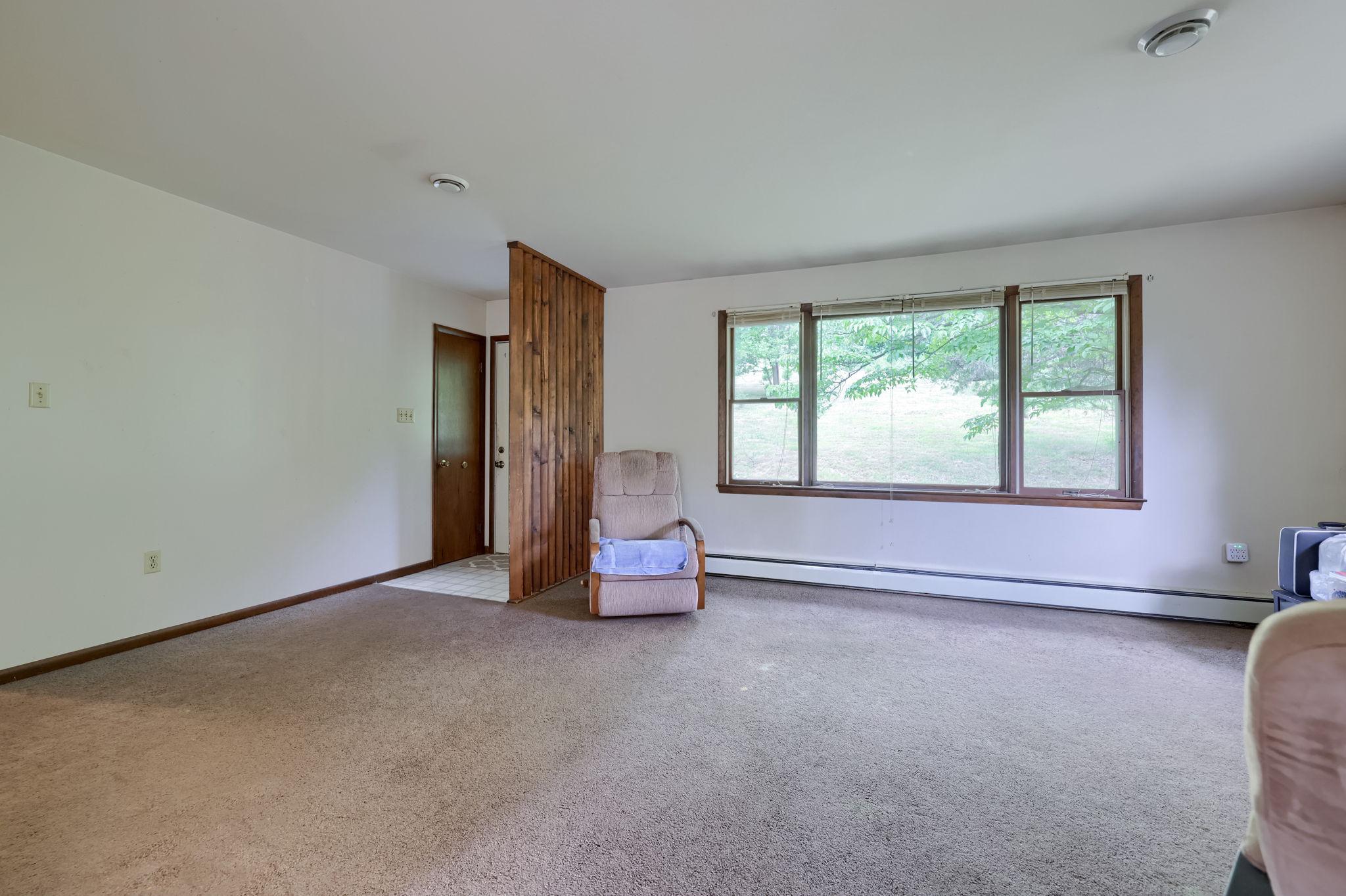 49 Preston Road Reading, PA 19608 - Photo 8 of 42 Living room