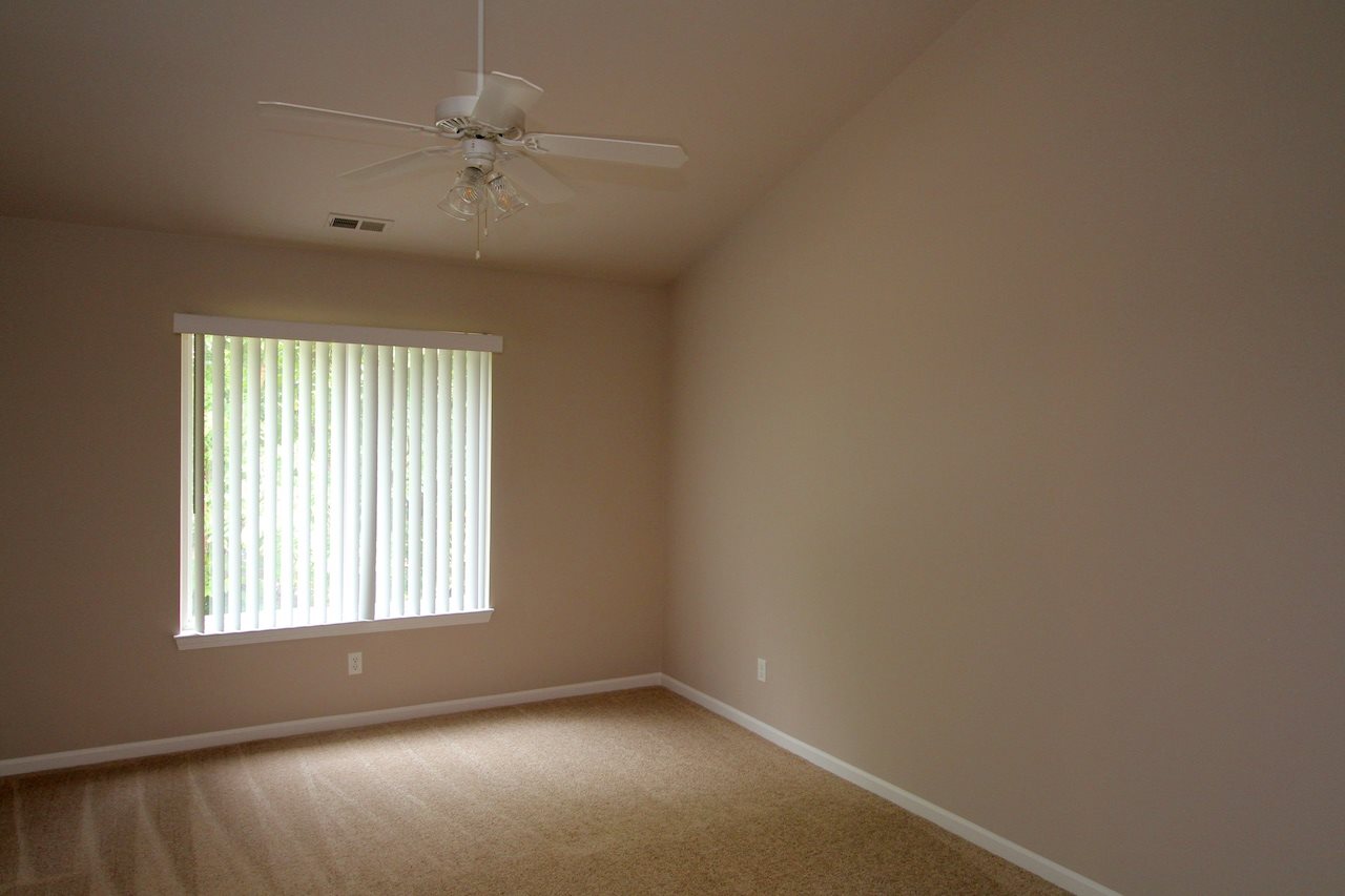 34118 Utica Road Fraser, MI 48026 - Photo 9 of 25 31360426-8.JPG
