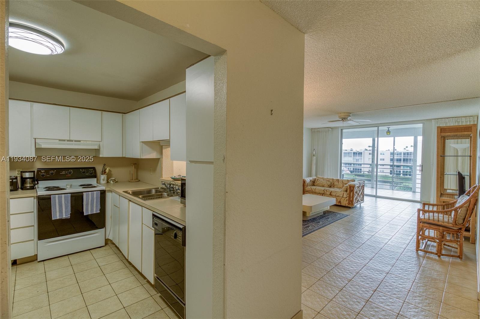 314 Southeast 10th Street, Unit 406 Dania Beach, FL 33004 - Photo 3 of 23