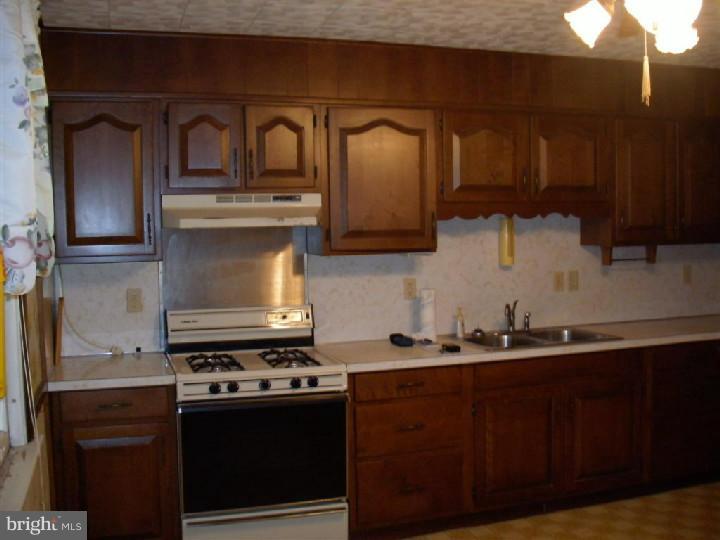 1018 Lancaster Avenue Reading, PA 19607 - Photo 9 of 21 Gallery Image 9