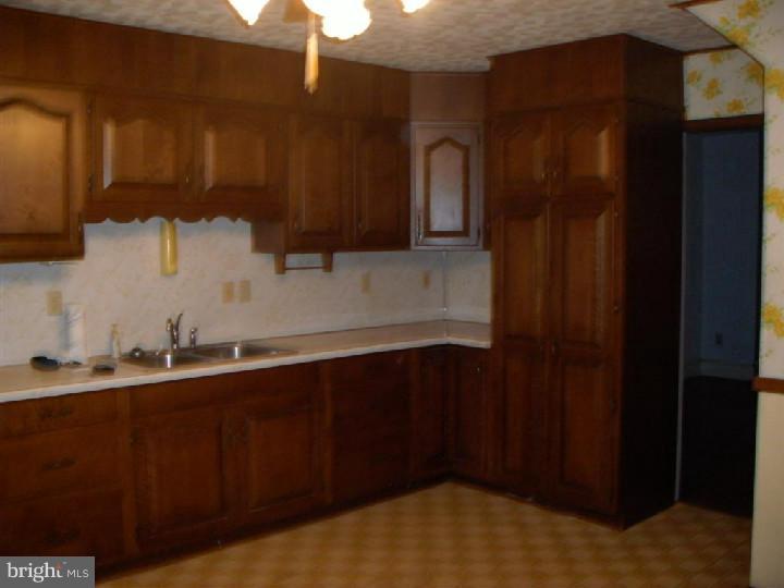 1018 Lancaster Avenue Reading, PA 19607 - Photo 10 of 21 Gallery Image 10