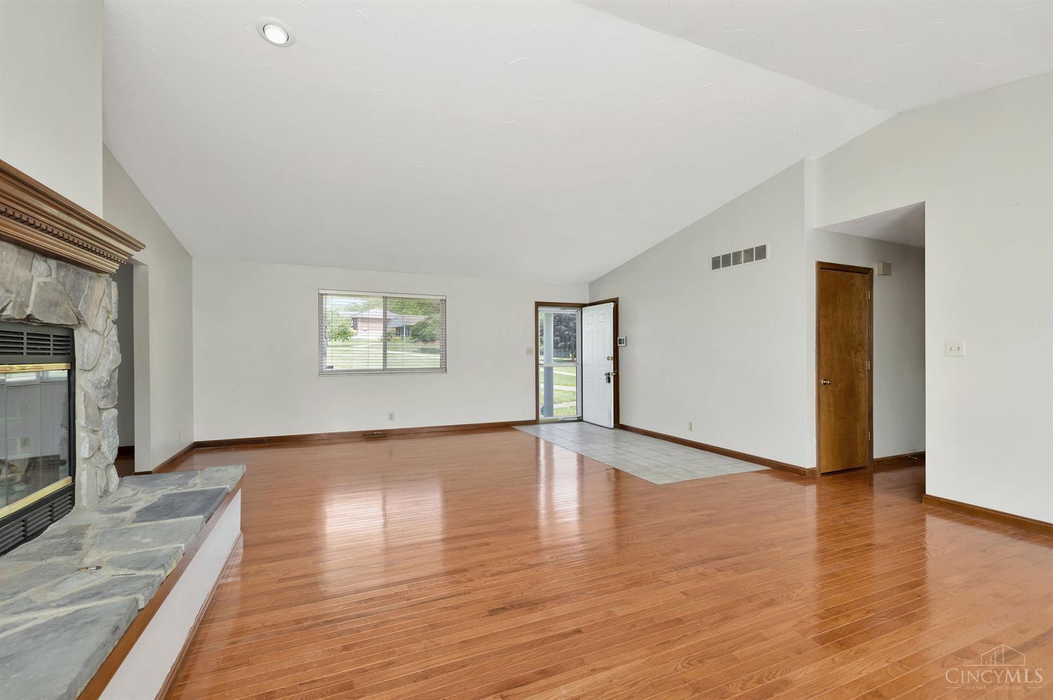 6801 Rackview Road Cincinnati, OH 45248 - Photo 17 of 57