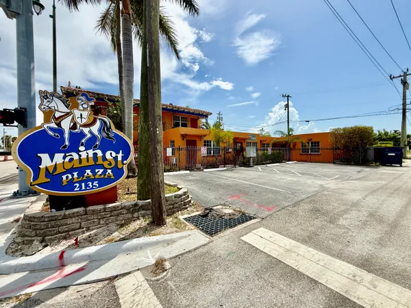 $1,000 | 2135 Broadway Avenue, Riviera Beach, FL 33404