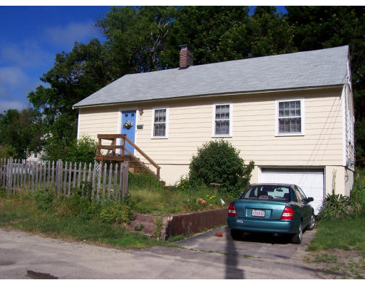 39 Woronoco Road Weymouth, MA 02191 - Photo 3 of 5 Gallery Image 3