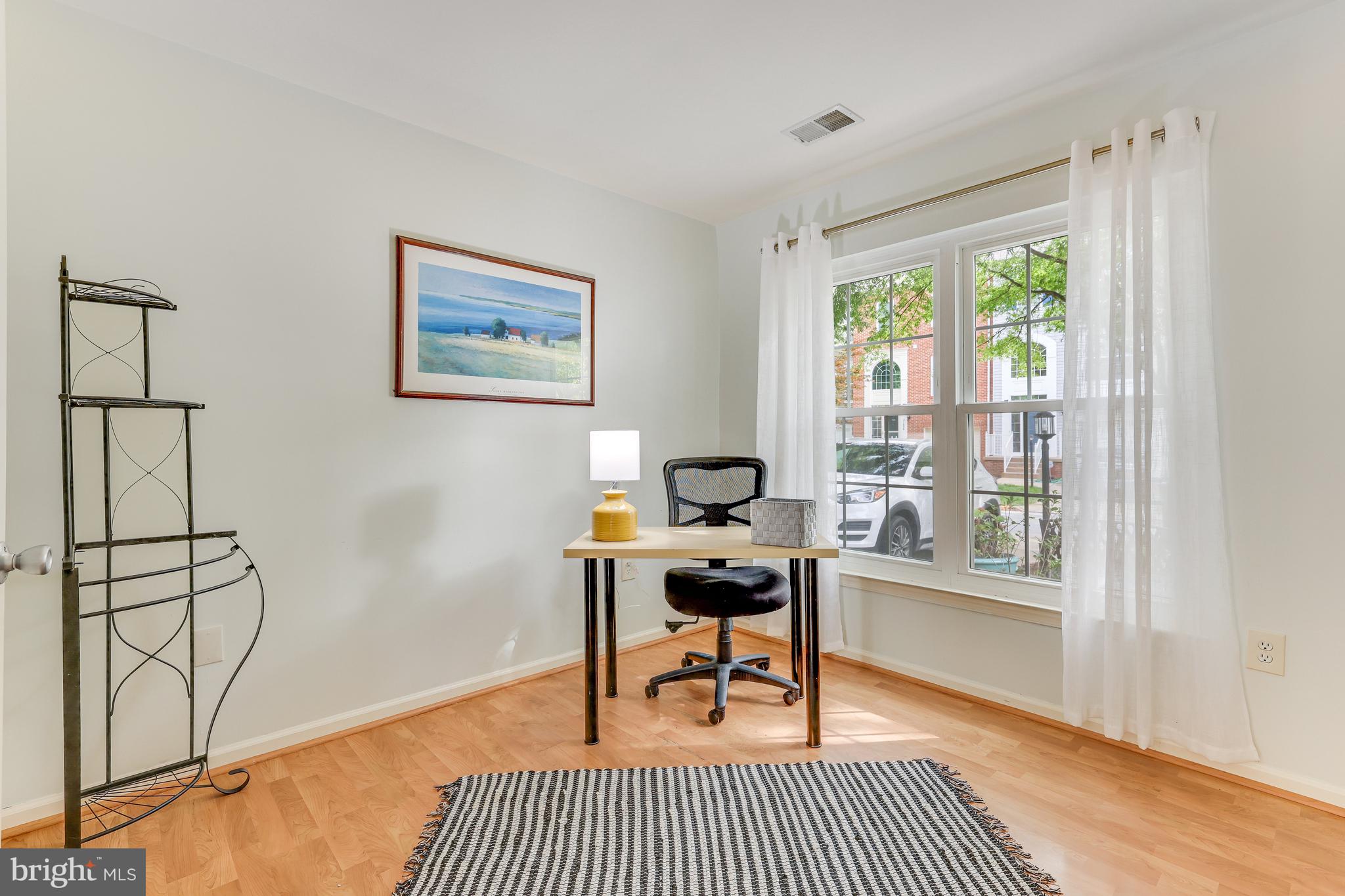 21659 Frame Square Broadlands, VA 20148 - Photo 14 of 44 Sunny & Plenty of Room