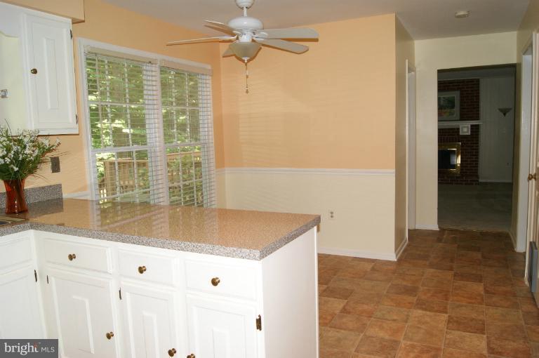 7612 Modisto Lane Springfield, VA 22153 - Photo 12 of 30 Kitchen