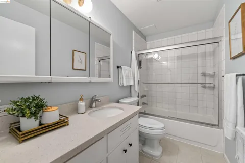 $369,000 | 666 Oakland Avenue, Unit 105, Oakland, CA 94611