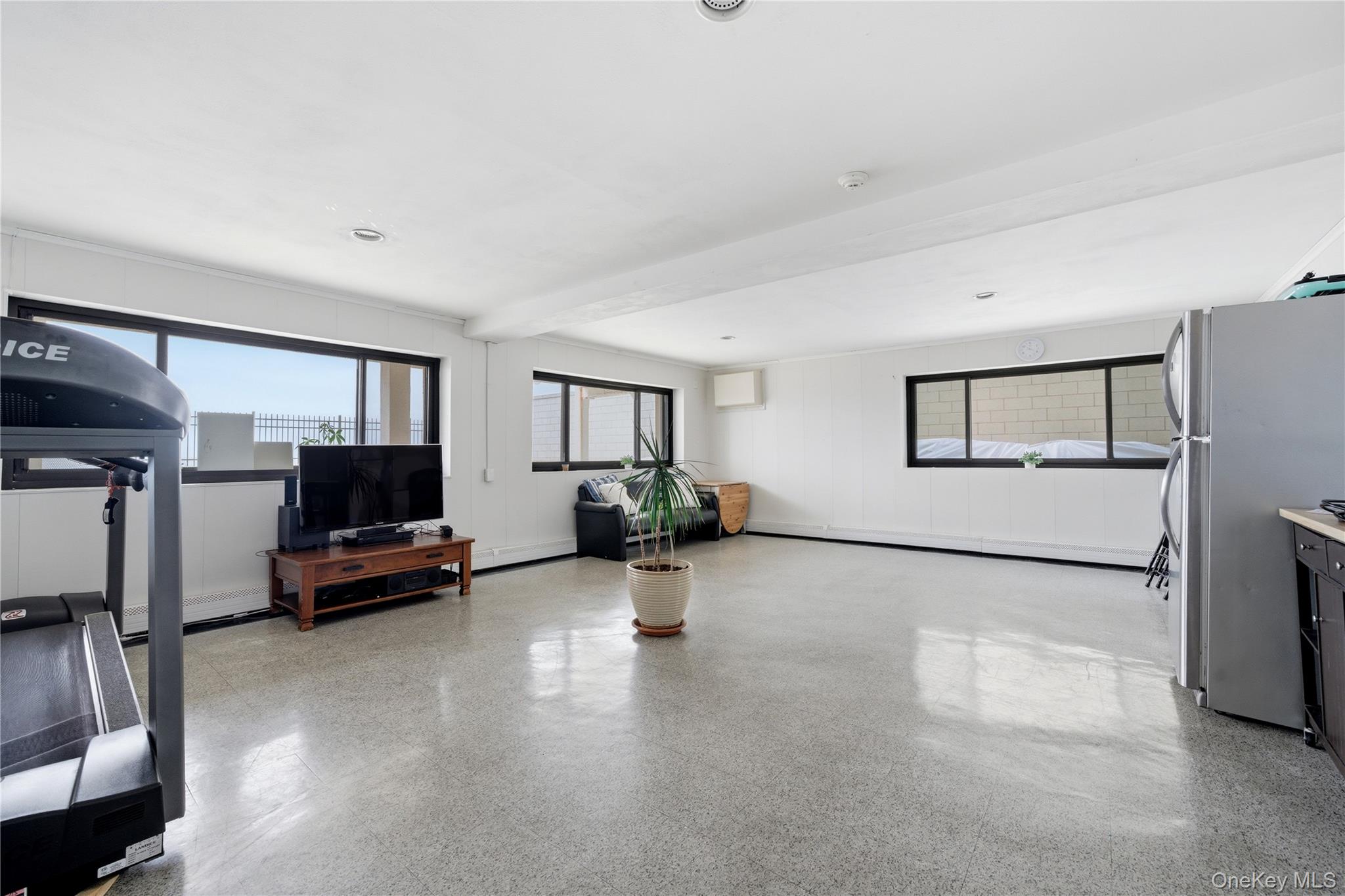 420 Shore Road, Unit 3M Long Beach, NY 11561 - Photo 14 of 21 Reisdent Lounge