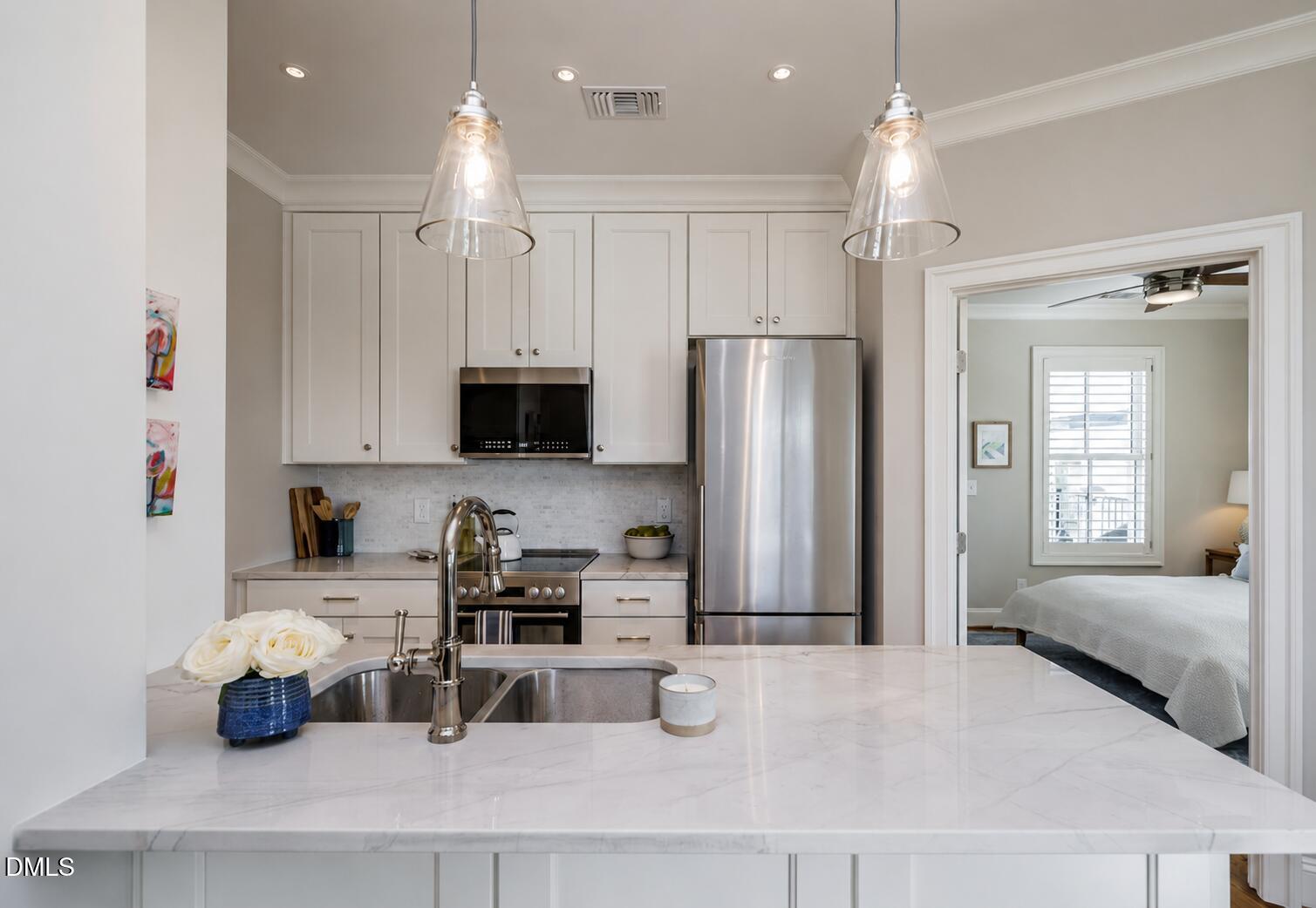 607 Smedes Place, Unit B Raleigh, NC 27605 - Photo 10 of 22 kitchen