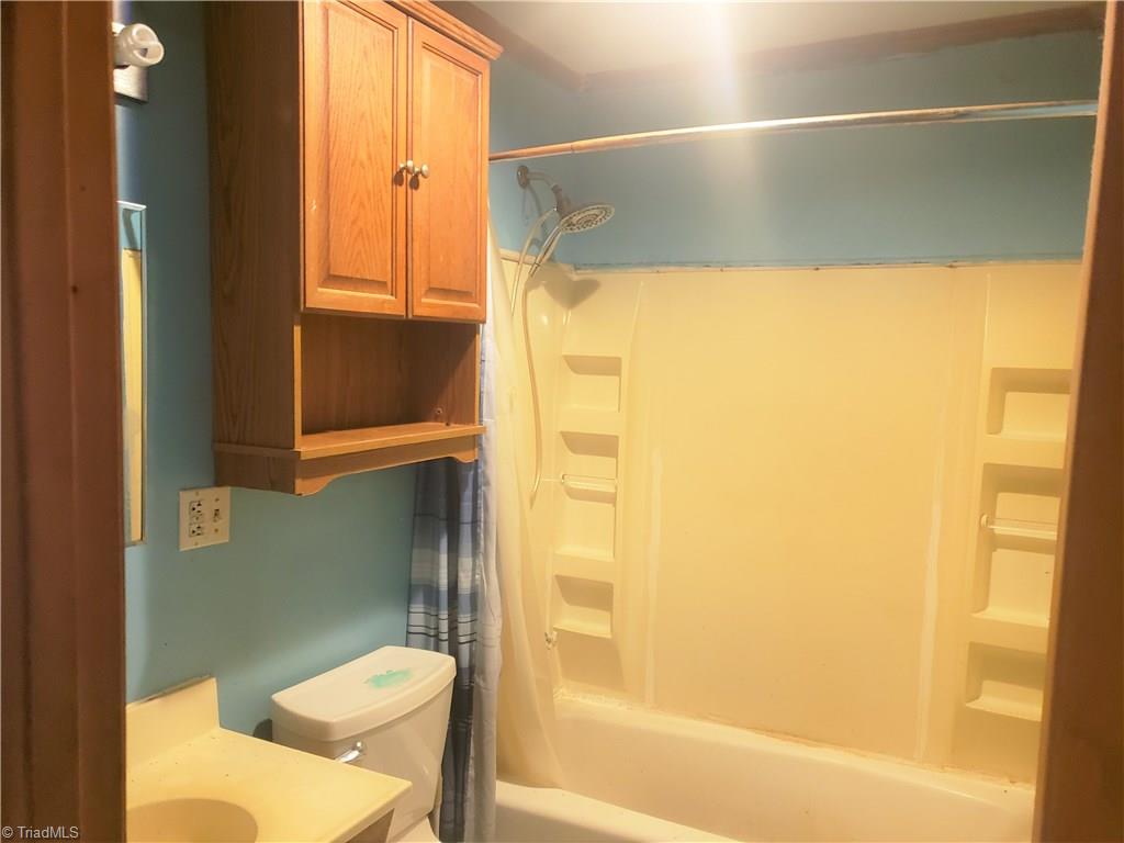 1537 Skeet Club Road High Point, NC 27265 - Photo 9 of 20 Gallery Image 9