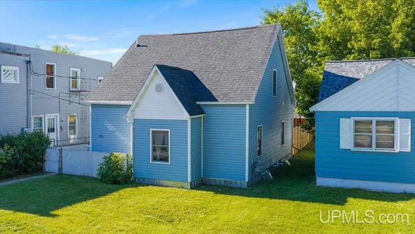 $169,900 | 1720 South 8th Street, Escanaba, MI 49829