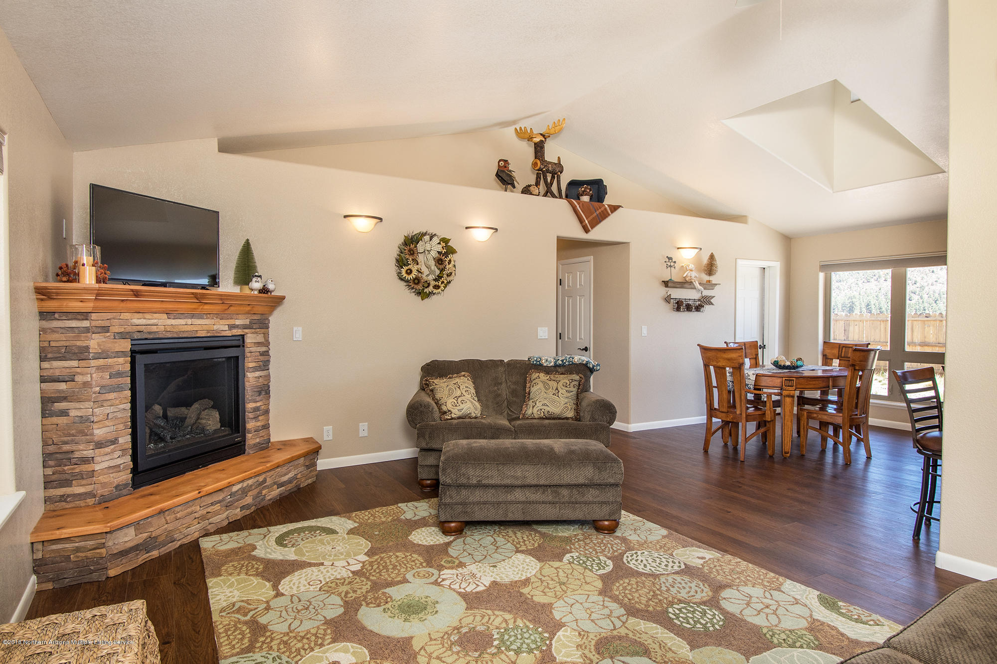 9783 Colfax Road Flagstaff, AZ 86004 - Photo 4 of 24 Living Room3