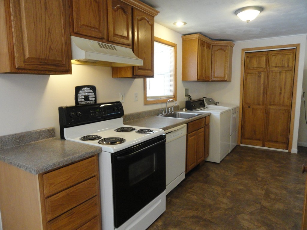 12 Roger Road Holbrook, MA 02343 - Photo 8 of 17 Gallery Image 8