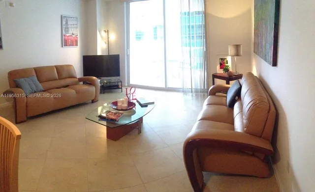 $3,000 | 1200 Brickell Bay Drive, Unit 1612, Miami, FL 33131