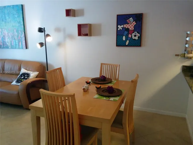 $3,000 | 1200 Brickell Bay Drive, Unit 1612, Miami, FL 33131