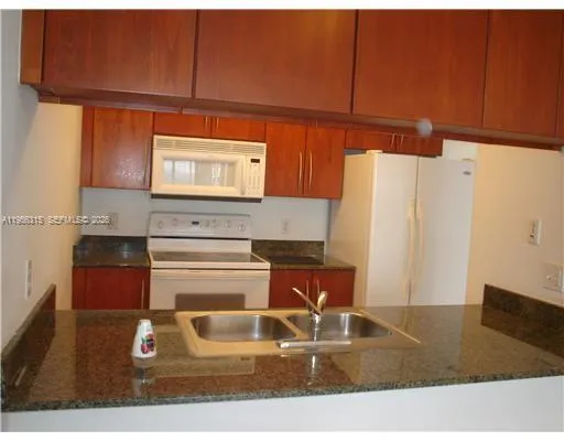 $3,000 | 1200 Brickell Bay Drive, Unit 1612, Miami, FL 33131