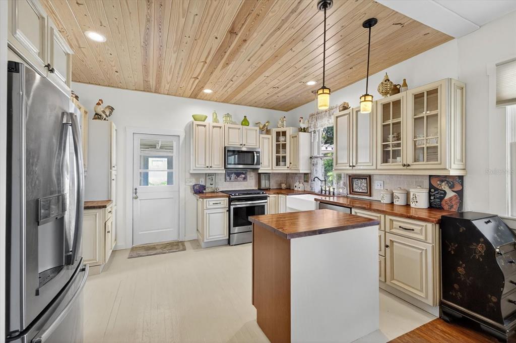 6207 Main Street New Port Richey, FL 34653 - Photo 17 of 43