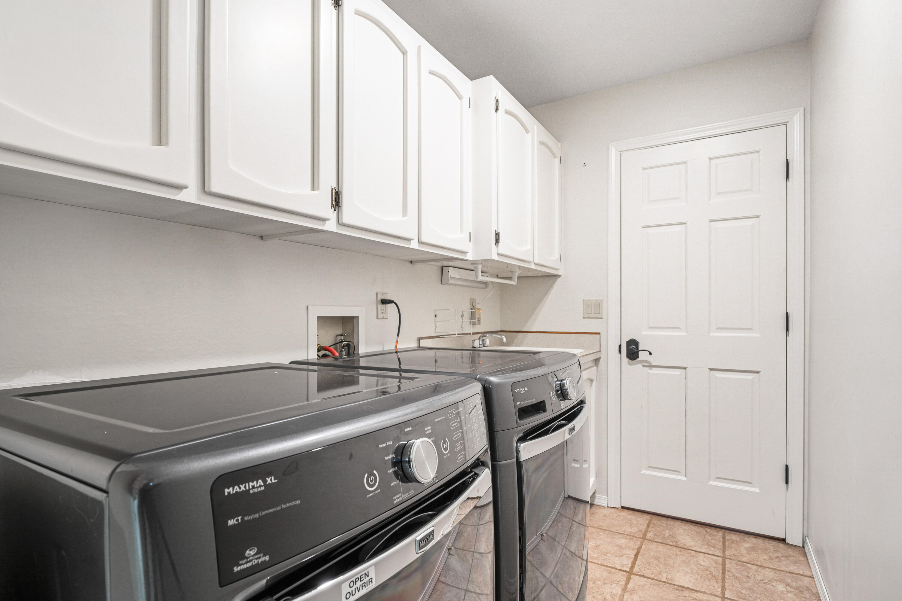 20388 Mission Ridge Court Bend, OR 97702 - Photo 24 of 46 Spacious laundry room