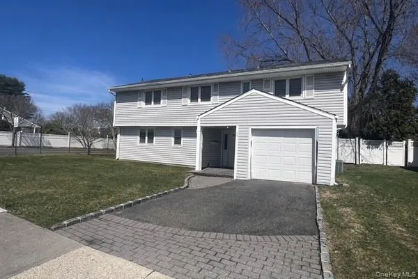 $888,818 | 15 Elaine Place, Plainview, NY 11803