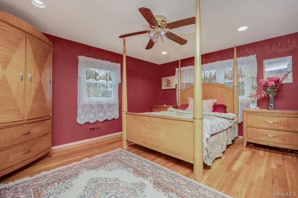 $888,818 | 15 Elaine Place, Plainview, NY 11803
