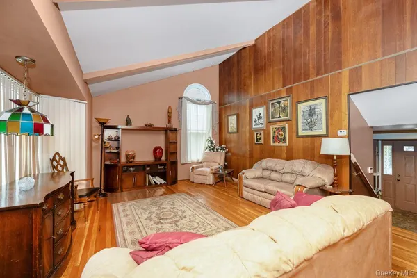 $888,818 | 15 Elaine Place, Plainview, NY 11803