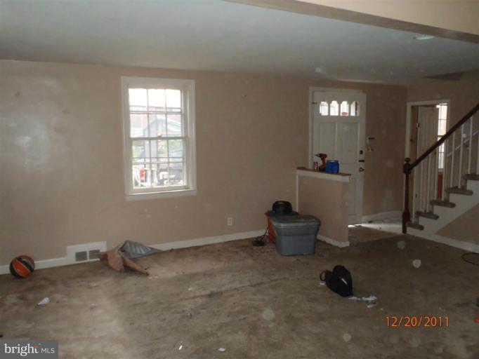4110 Colonial Road Pikesville, MD 21208 - Photo 6 of 24 Living Room