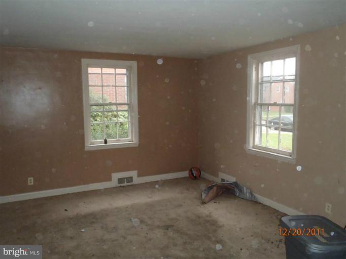 4110 Colonial Road Pikesville, MD 21208 - Photo 7 of 24 Living Room