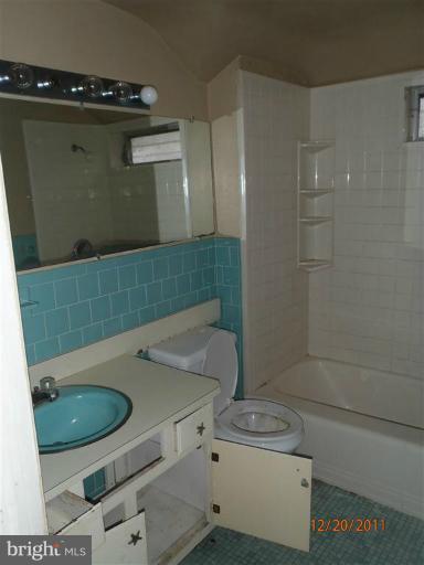 4110 Colonial Road Pikesville, MD 21208 - Photo 10 of 24 UL Full Bathroom