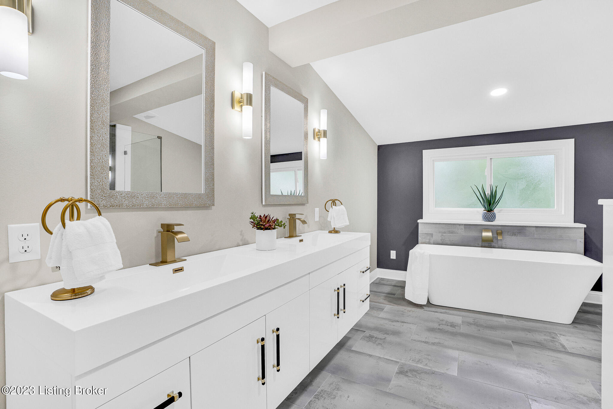 726 Indian Ridge Road Louisville, KY 40207 - Photo 17 of 50 Primary Ensuite Bathroom