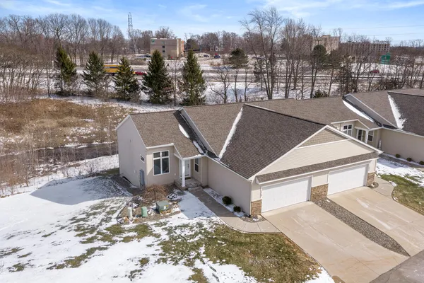 $305,000 | 1368 South Village Circle, Kalamazoo, MI 49009
