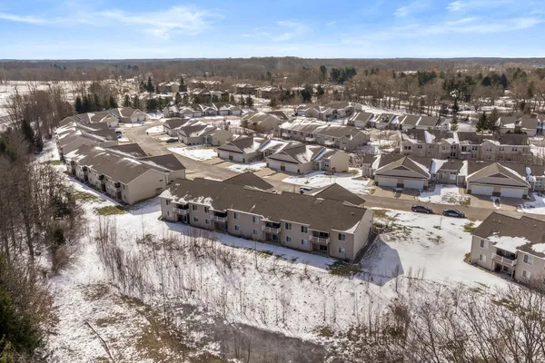$305,000 | 1368 South Village Circle, Kalamazoo, MI 49009