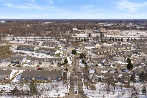 $305,000 | 1368 South Village Circle, Kalamazoo, MI 49009