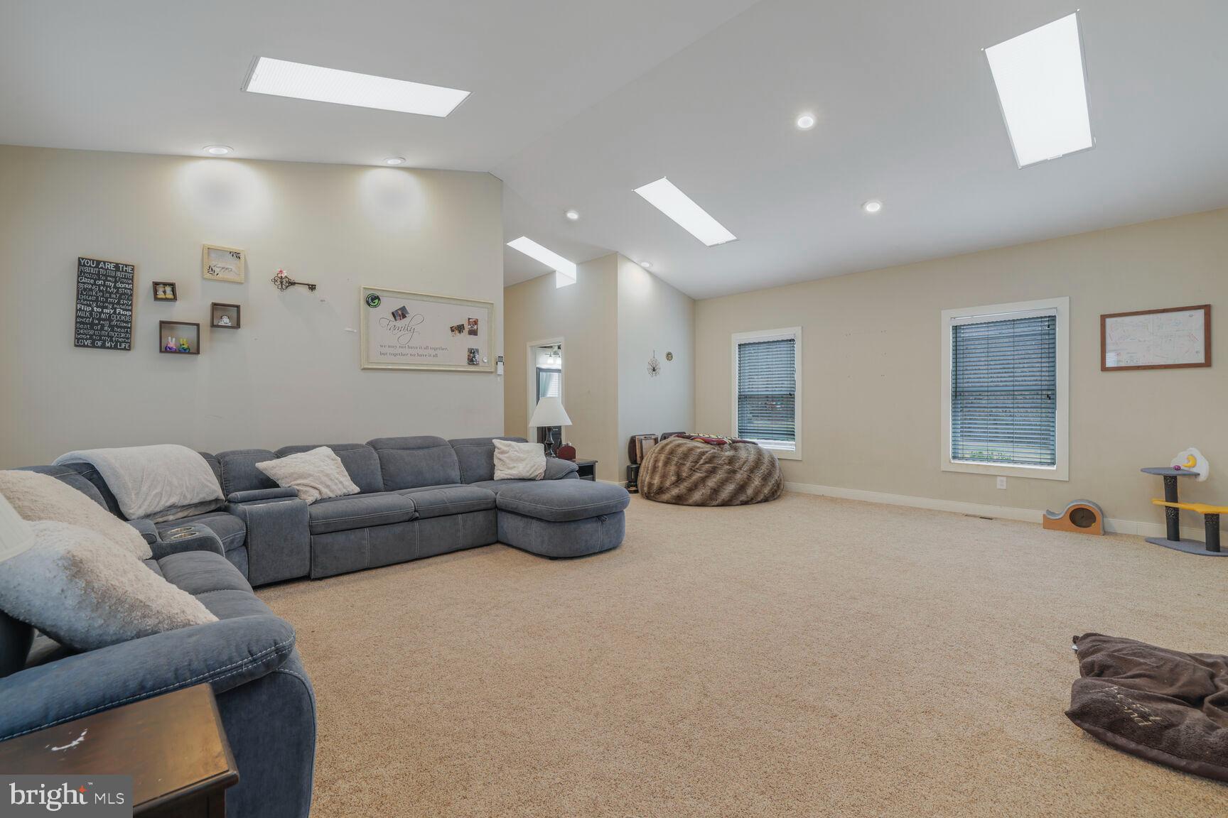 6231 Woodville Road Mount Airy, MD 21771 - Photo 13 of 29 a living room with furniture