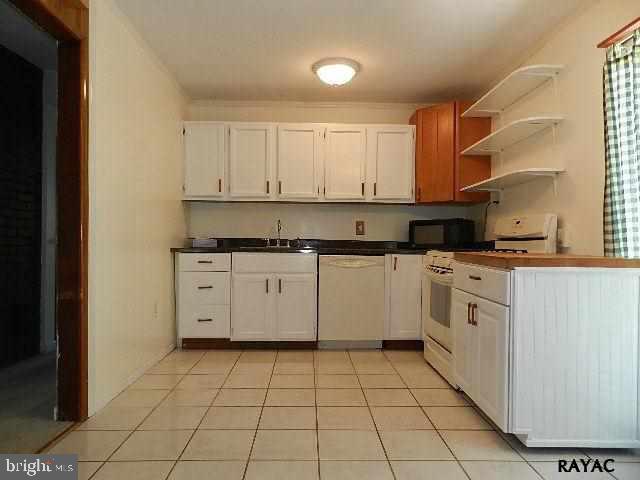 1504 Continental Road York, PA 17404 - Photo 5 of 19
