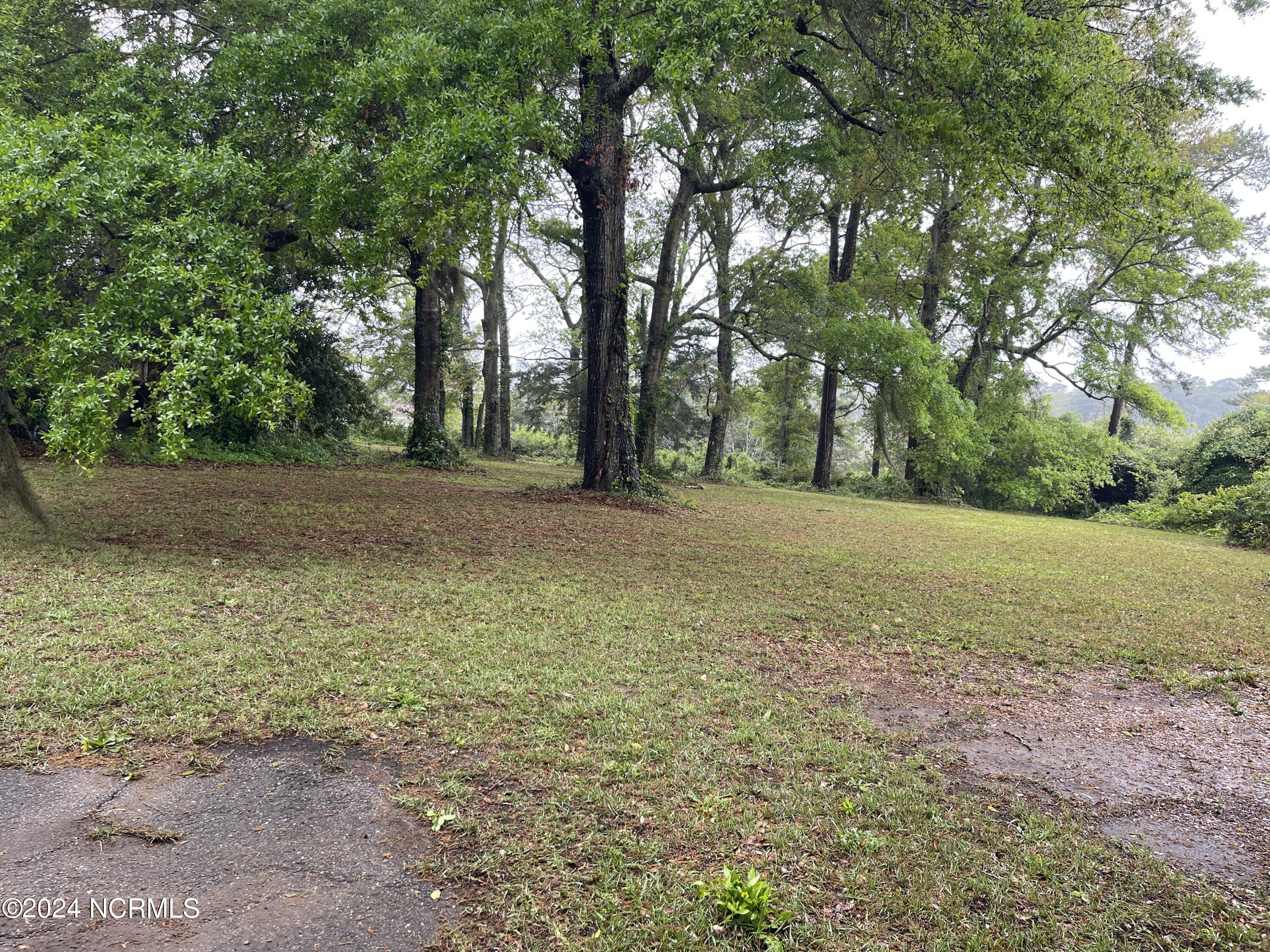 1-2 Shoreline Dr West