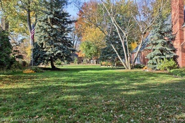 1051 Audubon Road Grosse Pointe, MI 48230 - Photo 25 of 25 Sideyard.jpg