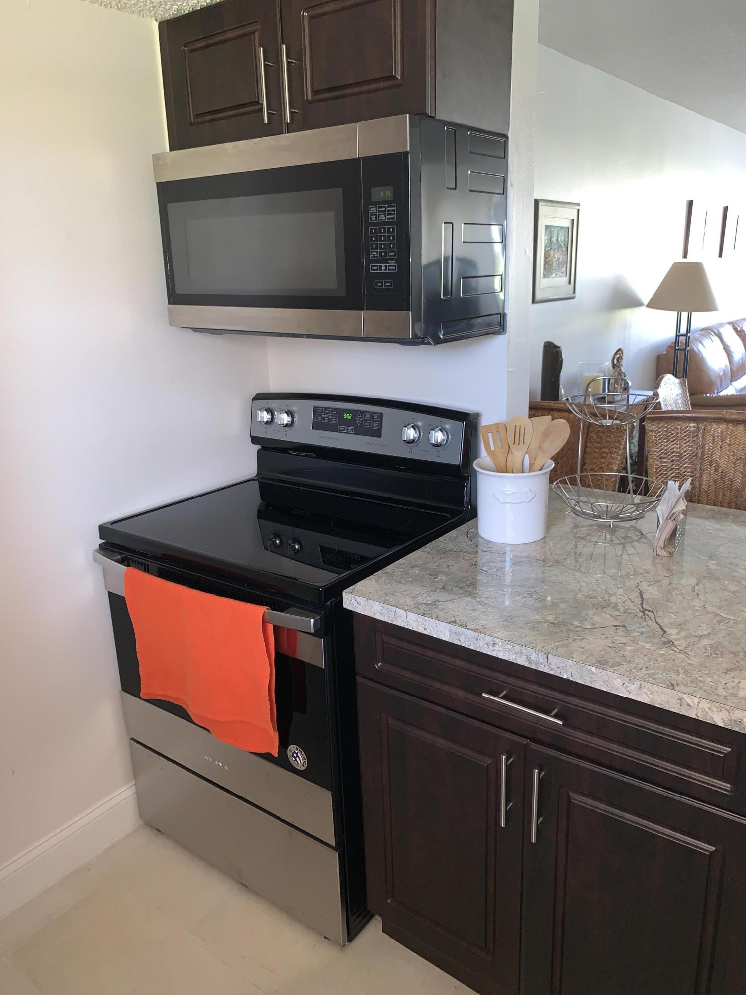 6347 La Costa Drive, Unit B Boca Raton, FL 33433 - Photo 5 of 26 IMG_3408