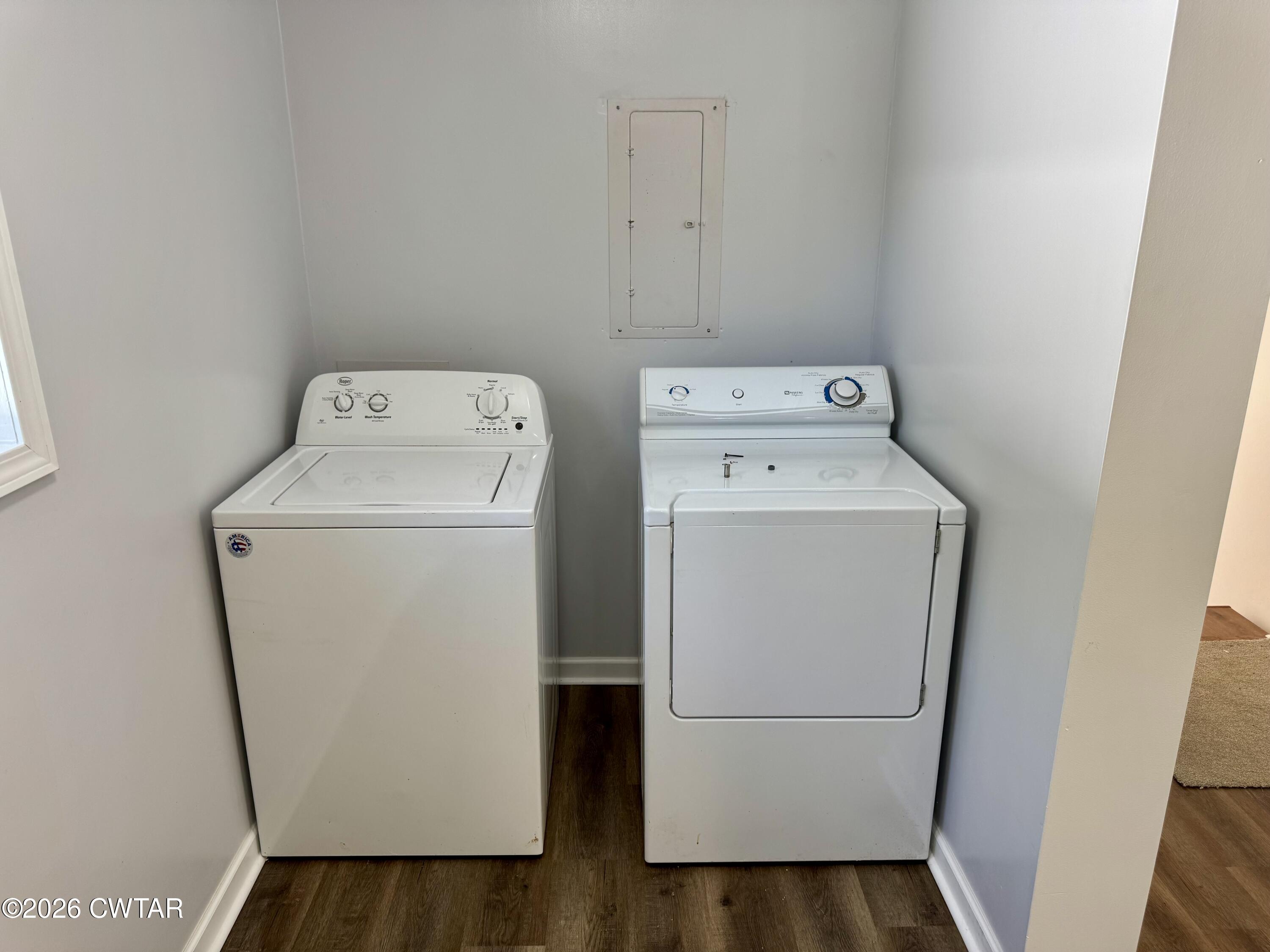 98 Reagan Road Dyersburg, TN 38024 - Photo 24 of 31 a utility room with dryer and washer