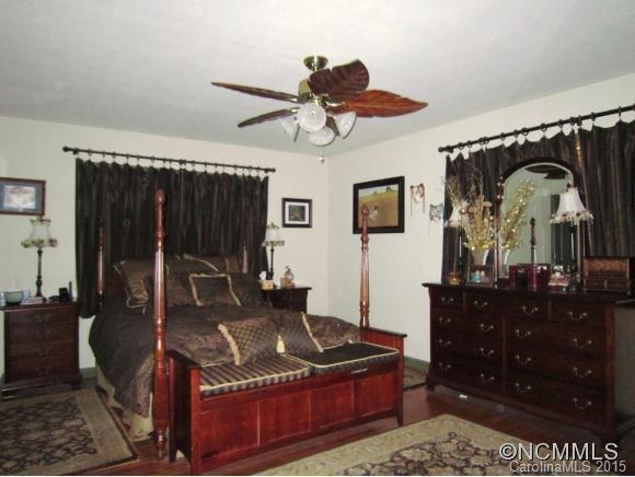 90 Bear Farm Road Candler, NC 28715 - Photo 7 of 24 Gallery Image 7