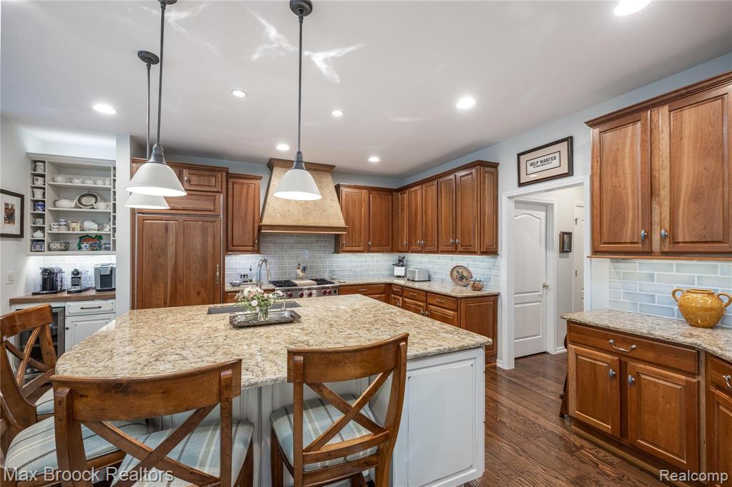 2449 Winding Brook Court Rochester Hills, MI 48309 - Photo 5 of 24