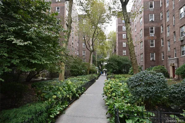 $579,000 | 48-25 43rd Street, Unit 7J | Sunnyside