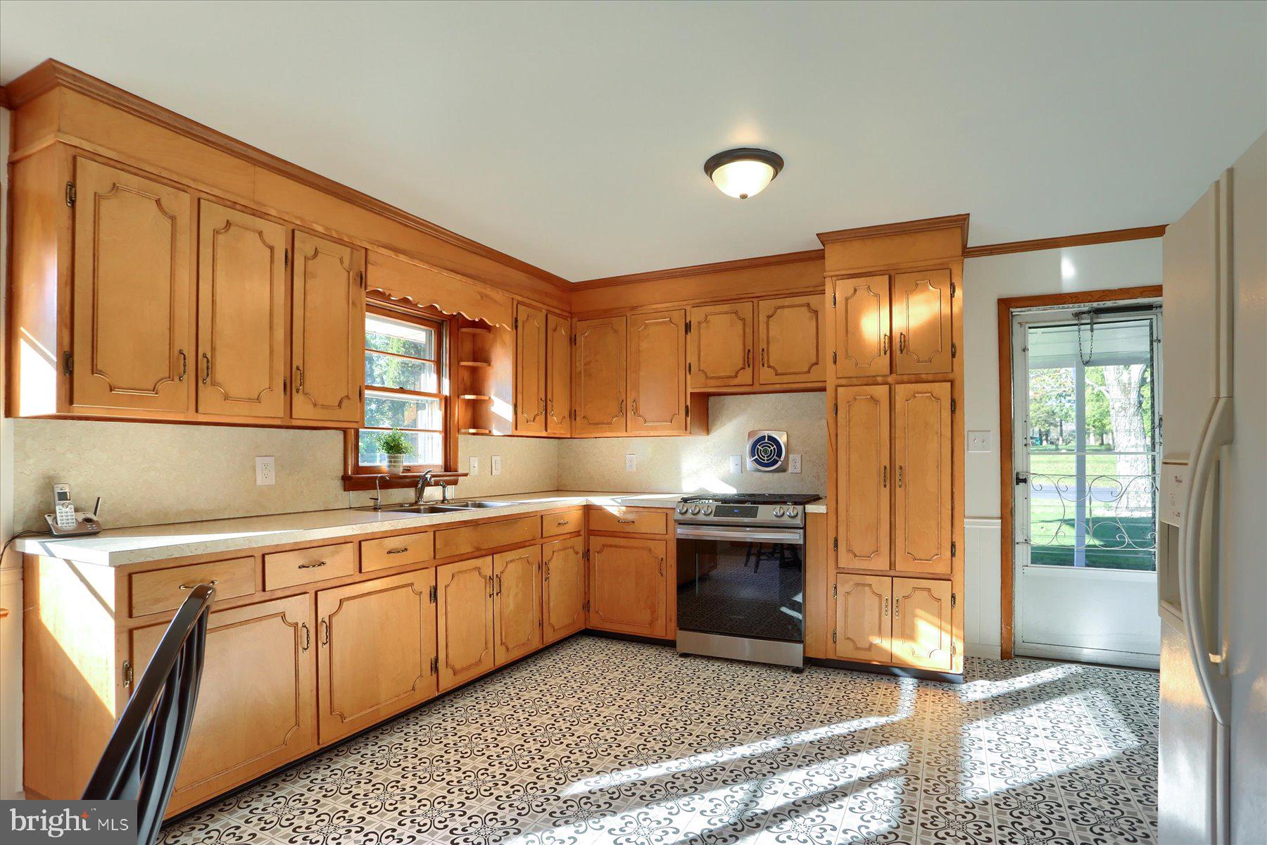 2016 Randall Road Enola, PA 17025 - Photo 9 of 27 Gallery Image 9