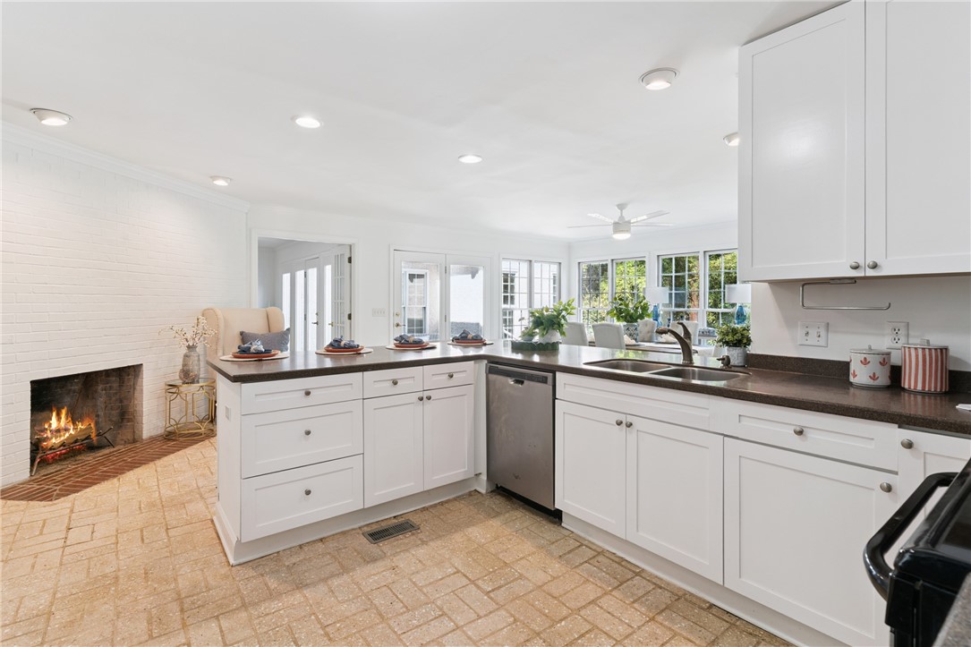 104 Augusta St. Simons Island, GA 31522 - Photo 14 of 63 Kitchen