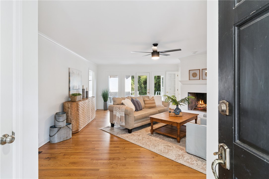 104 Augusta St. Simons Island, GA 31522 - Photo 4 of 63 Entrance