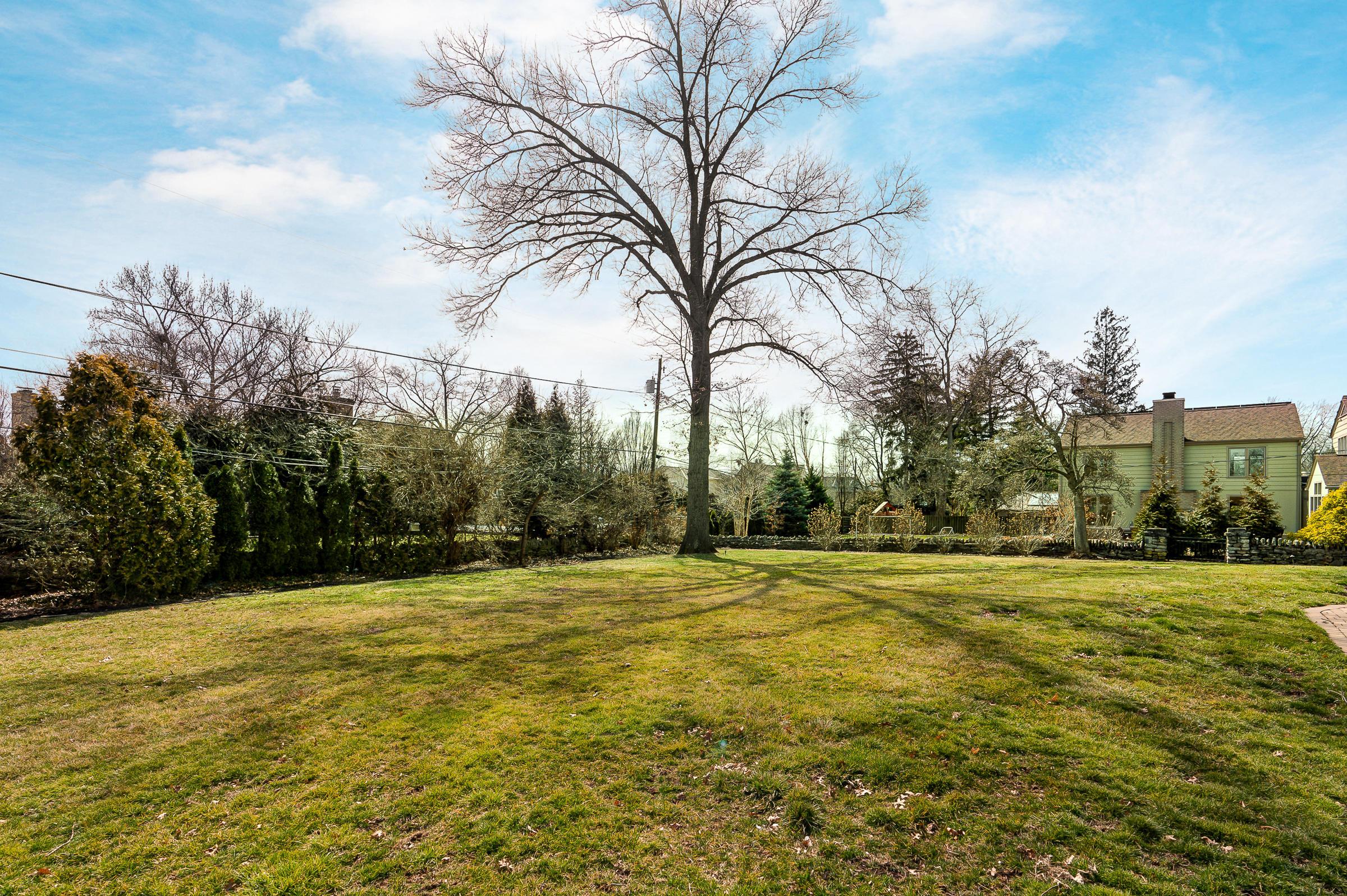 2561 Sherwin Road Columbus, OH 43221 - Photo 4 of 47