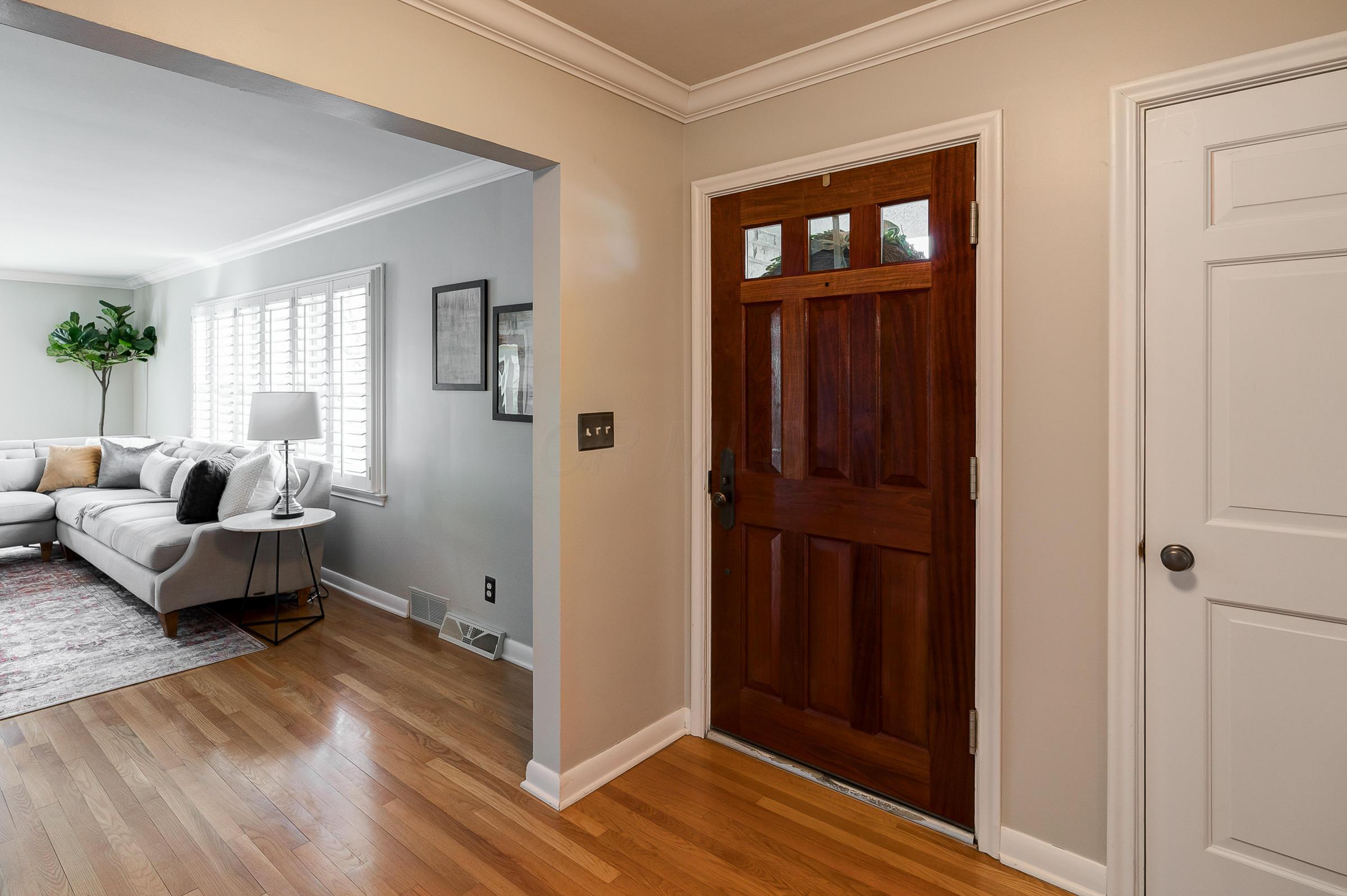 2561 Sherwin Road Columbus, OH 43221 - Photo 6 of 47